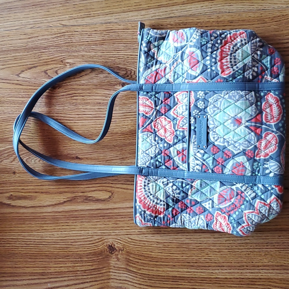 Vera Bradley Small Trimmed Vera Tote--Nomadic Floral